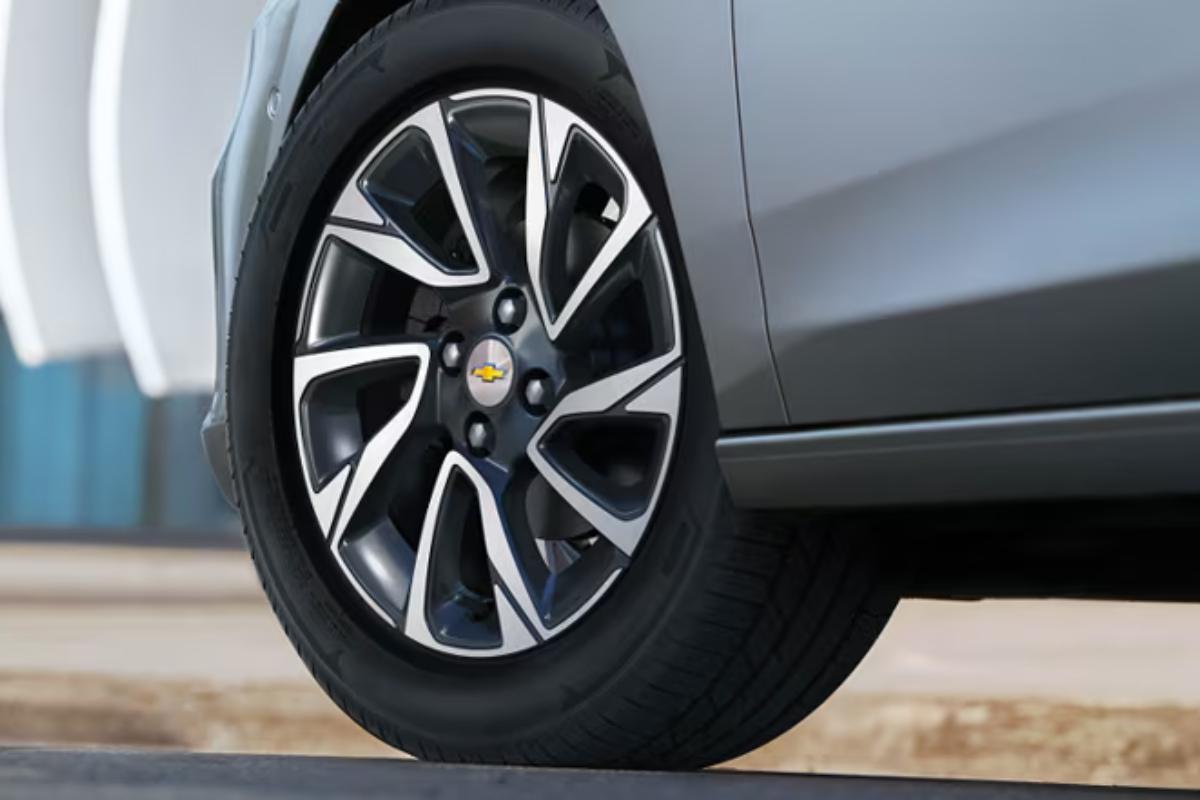 Chevrolet Onix Plus foto 2